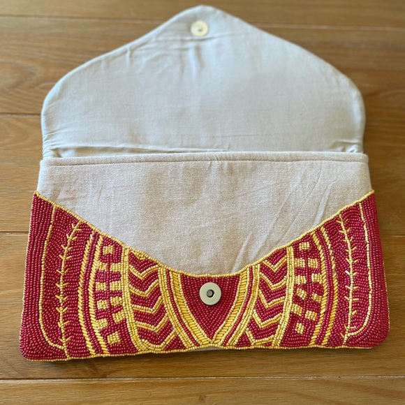 NWOT lulus Beaded clutch w detachable chain - Picture 4 of 8